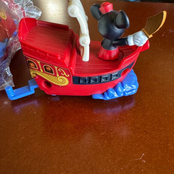 2022 McDonald's Happy Meal Toy *Minnie Mouse* Pirates of Caribbean Railway #7 - Picture 5 of 9